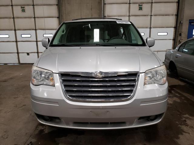 2A4RR5D10AR137034 - 2010 CHRYSLER TOWN & COU TOURING 银色 照片 5