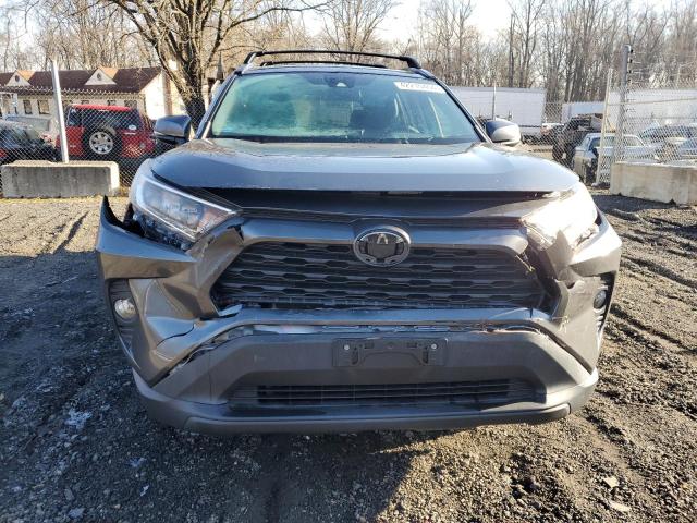 2T3P1RFV3KC059028 - 2019 TOYOTA RAV4 XLE GRAY photo 5