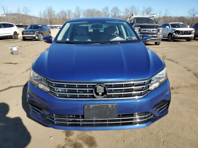 1VWDT7A36HC069258 - 2017 VOLKSWAGEN PASSAT R-LINE Blau Foto 5