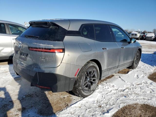 WB523CF02PCM48334 - 2023 BMW IX XDRIVE50 رمادي صورة 3