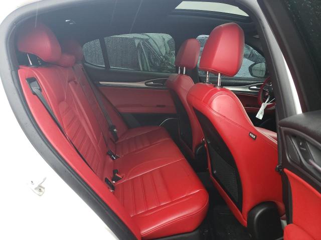 ZASFAKNN4J7B96032 - 2018 ALFA ROMEO STELVIO TI SPORT WHITE photo 11