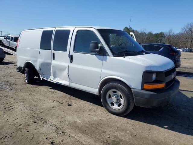 1GCFH15T861180875 - 2006 CHEVROLET EXPRESS G1 WHITE photo 4