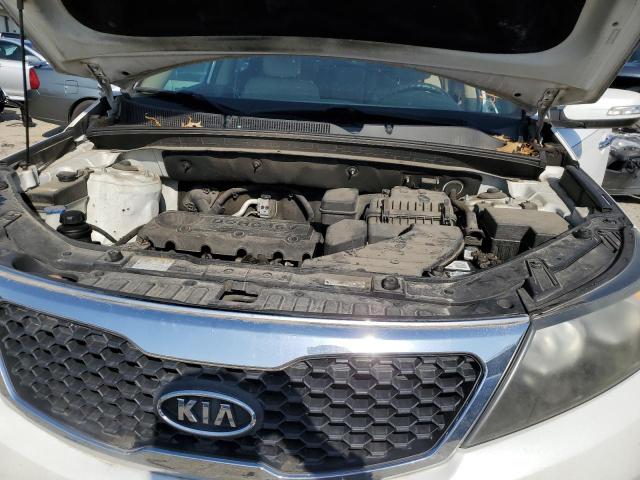 5XYKT3A14BG009502 - 2011 KIA SORENTO BASE WHITE photo 12