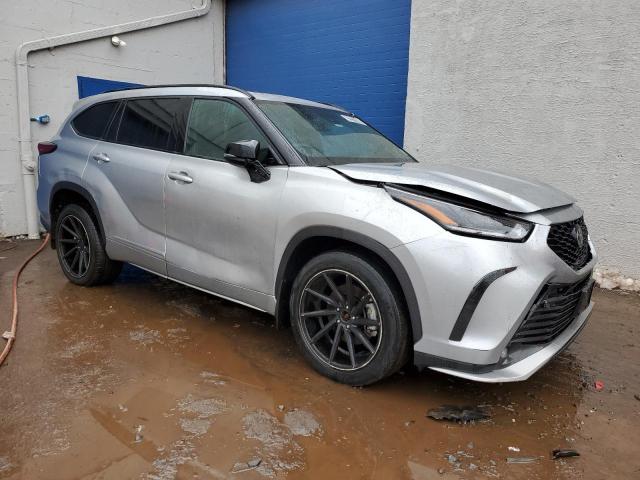 5TDLZRBH6NS236778 - 2022 TOYOTA HIGHLANDER XSE SILVER photo 4