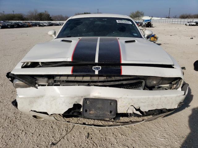 2B3CJ4DV1AH110383 - 2010 DODGE CHALLENGER SE WHITE photo 5