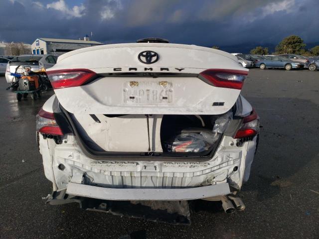 4T1G11AK3NU679744 - 2022 TOYOTA CAMRY SE WHITE photo 6