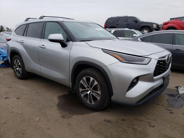 5TDGZRBH3MS543972 - 2021 TOYOTA HIGHLANDER XLE ვერცხლისფერი ფოტო 4