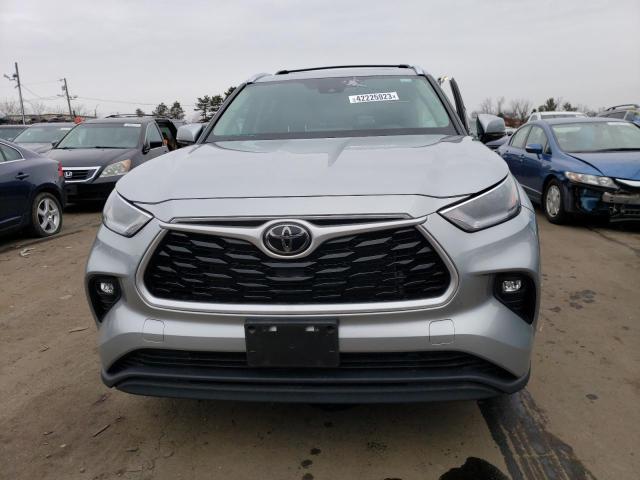 5TDGZRBH3MS543972 - 2021 TOYOTA HIGHLANDER XLE ვერცხლისფერი ფოტო 5