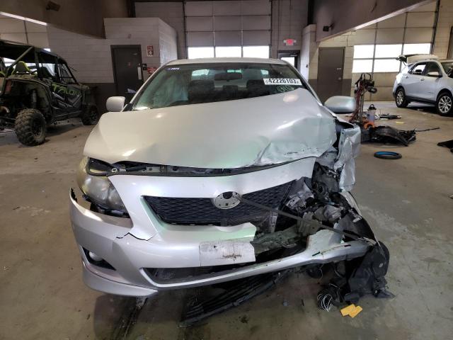 2T1BU4EE4AC463016 - 2010 TOYOTA COROLLA BASE SILVER photo 5
