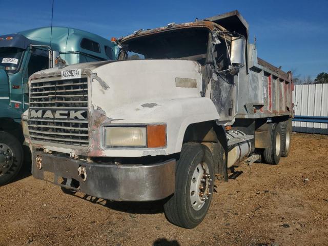 1M1AA12Y5VW071340 - 1997 MACK 600 CH600 WHITE photo 2