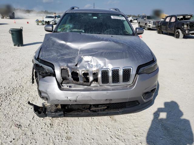 1C4PJLCX2KD145770 - 2019 JEEP CHEROKEE LATITUDE SILVER photo 5