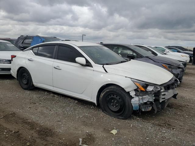 1N4BL4BV3KN324894 - 2019 NISSAN ALTIMA S WHITE photo 4