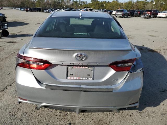 4T1G11AK7PU750091 - 2023 TOYOTA CAMRY SE NIGHT SHADE SILVER photo 6