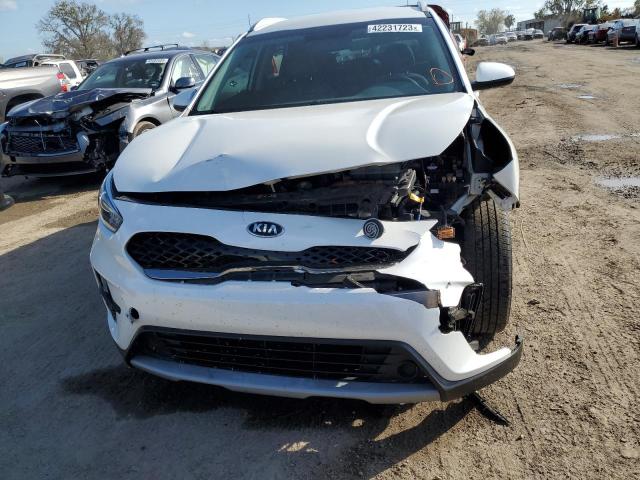 KNDCB3LC5L5368597 - 2020 KIA NIRO LX WHITE photo 5