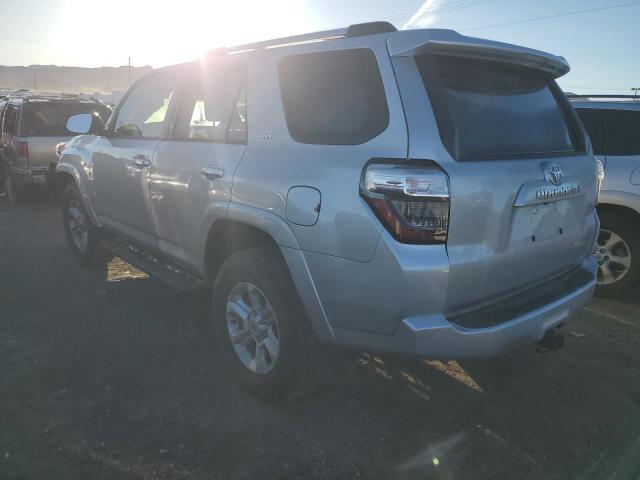 JTEFU5JR4P5286436 - 2023 TOYOTA 4RUNNER SR5 SILVER photo 2