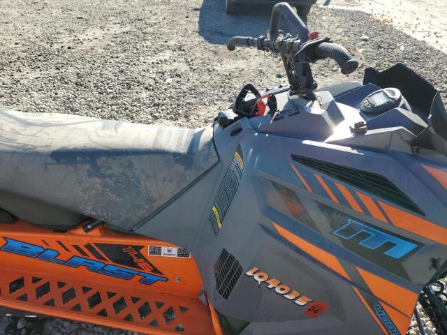 4UF1S2DD6MT100415 - 2021 ARCTIC CAT ARTIC CAT Pomarańczowy zdjęcie 5