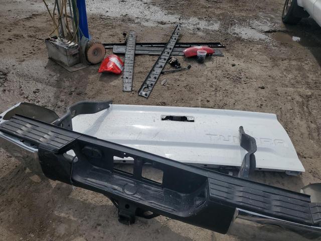 5TFRM5F17HX119188 - 2017 TOYOTA TUNDRA DOUBLE CAB SR/SR5 WHITE photo 12