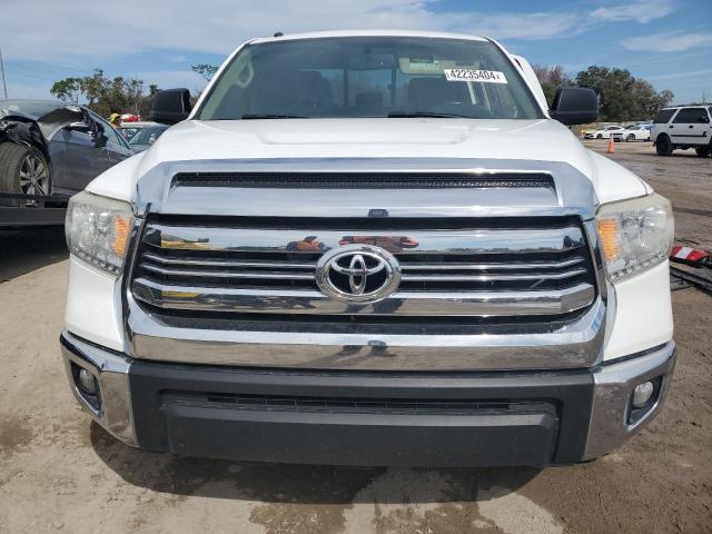 5TFRM5F17HX119188 - 2017 TOYOTA TUNDRA DOUBLE CAB SR/SR5 WHITE photo 5