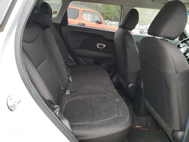 KNDJN2A26F7815966 - 2015 KIA SOUL SILVER photo 11