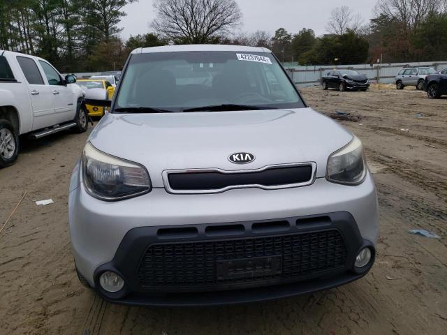 KNDJN2A26F7815966 - 2015 KIA SOUL SILVER photo 5