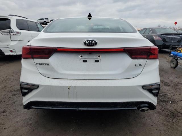 3KPF54AD2ME346150 - 2021 KIA FORTE EX WHITE photo 6