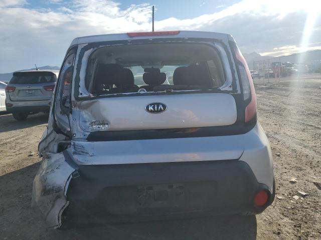 KNDJN2A21F7786103 - 2015 KIA SOUL SILVER photo 6