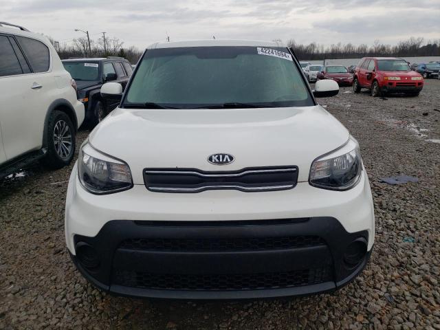 KNDJN2A26K7915124 - 2019 KIA SOUL WHITE photo 5