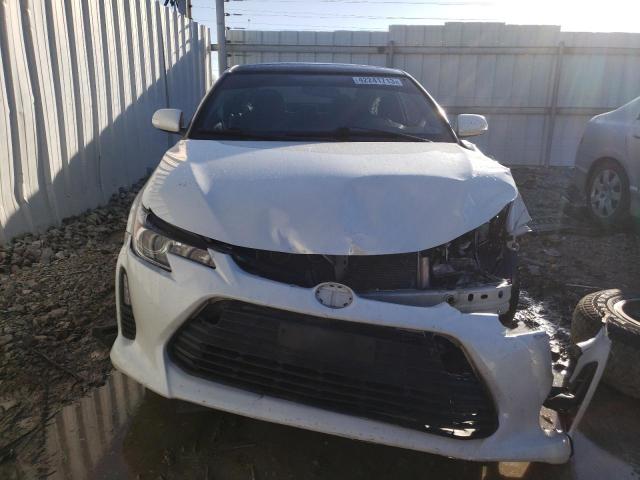 JTKJF5C76GJ019898 - 2016 TOYOTA SCION TC WHITE photo 5