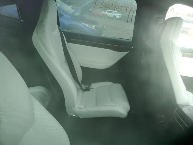 5YJXCBE40GF019804 - 2016 TESLA MODEL X WHITE photo 10