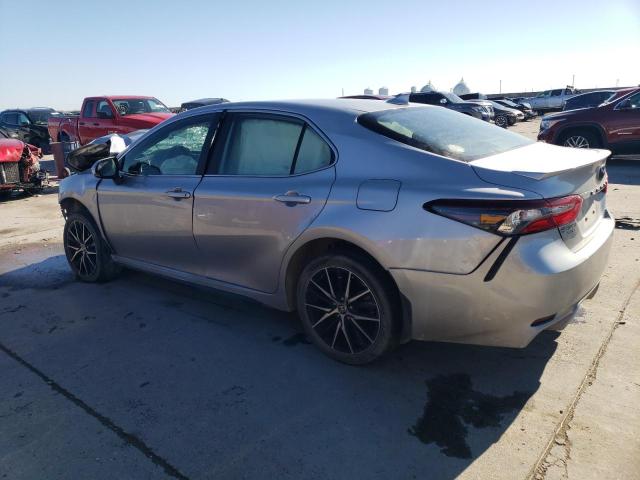 4T1T11AKXPU796531 - 2023 TOYOTA CAMRY SE NIGHT SHADE SILVER photo 2