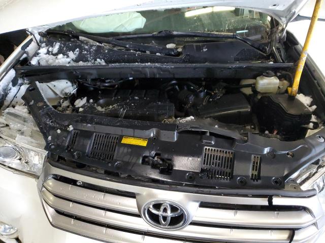 5TDZA3EH3DS031430 - 2013 TOYOTA HIGHLANDER BASE Blanc photo 12