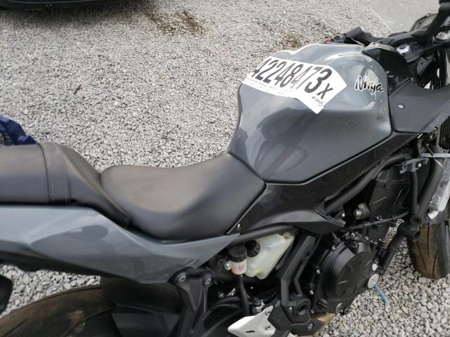 JKAEXEJ11JDA02868 - 2018 KAWASAKI EX650 J ნაცრისფერი ფოტო 5