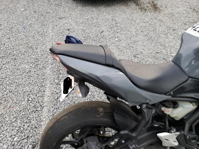 JKAEXEJ11JDA02868 - 2018 KAWASAKI EX650 J ნაცრისფერი ფოტო 6