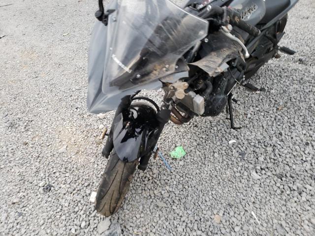 JKAEXEJ11JDA02868 - 2018 KAWASAKI EX650 J ნაცრისფერი ფოტო 9