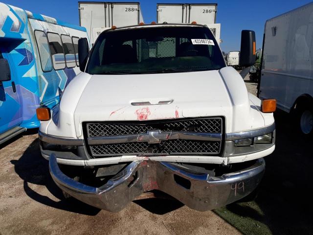 1GBE4C12X4F517938 - 2004 CHEVROLET C4500 C4C042 WHITE photo 5