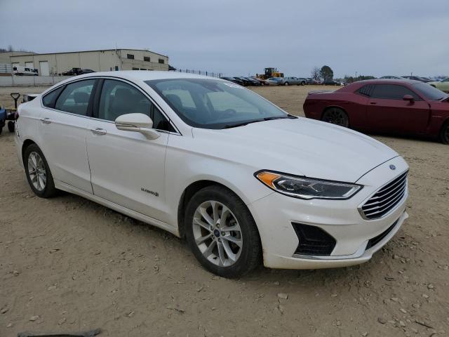 3FA6P0MU5KR137110 - 2019 FORD FUSION SEL WHITE photo 4