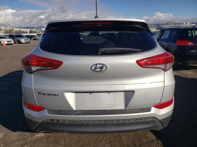 KM8J23A40GU206063 - 2016 HYUNDAI TUCSON SE SILVER photo 6