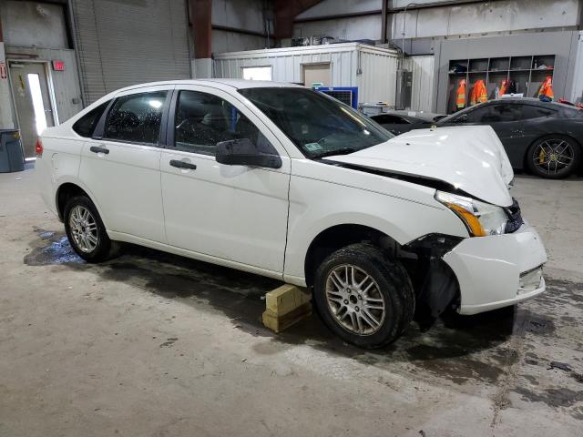 1FAHP35N59W204524 - 2009 FORD FOCUS SE WHITE photo 4