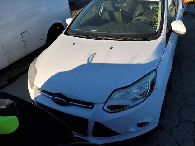 1FADP3F23EL375173 - 2014 FORD FOCUS SE WHITE photo 5