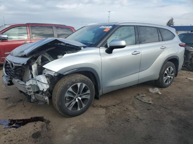 5TDGZRBH3NS576102 - 2022 TOYOTA HIGHLANDER XLE SILVER photo 1