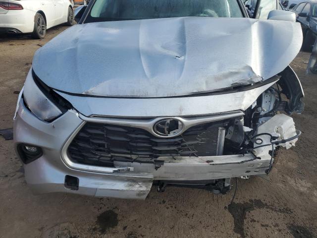 5TDGZRBH3NS576102 - 2022 TOYOTA HIGHLANDER XLE SILVER photo 11