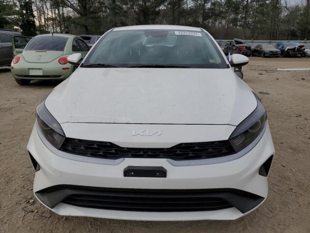 3KPF24AD0PE684451 - 2023 KIA FORTE LX WHITE photo 5