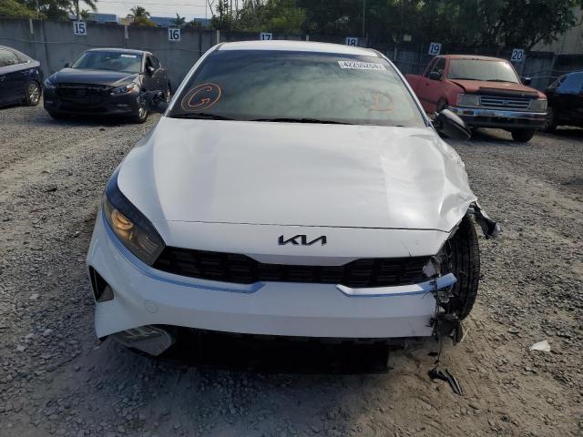 3KPF54AD7PE604585 - 2023 KIA FORTE GT LINE WHITE photo 5