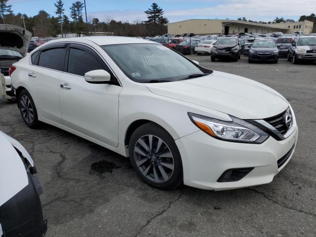 1N4AL3AP2HC139359 - 2017 NISSAN ALTIMA 2.5 WHITE photo 4