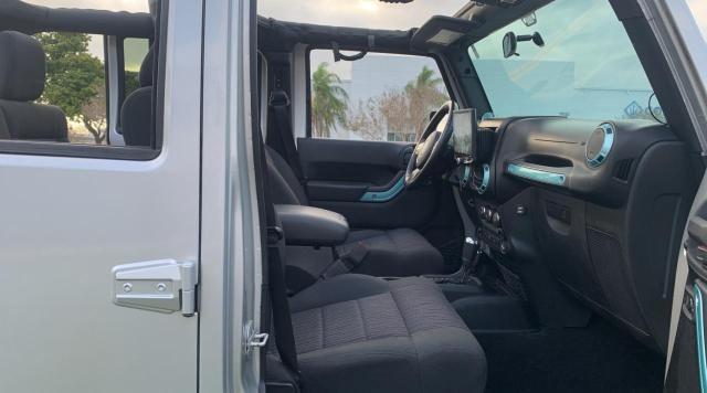 1J4BA5H19BL597855 - 2011 JEEP WRANGLER U SAHARA SILVER photo 5