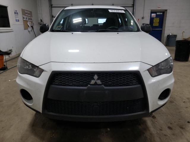 JA4AS2AWXAZ015996 - 2010 MITSUBISHI OUTLANDER ES WHITE photo 5