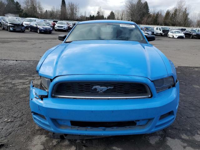 1ZVBP8AM0E5240161 - 2014 FORD MUSTANG BLUE photo 5