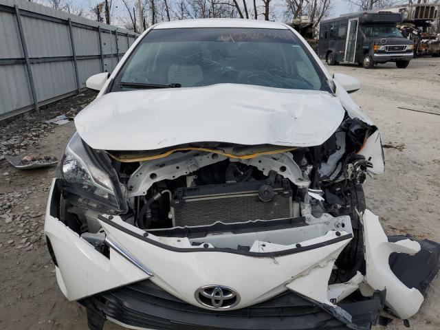 VNKJTUD35JA095696 - 2018 TOYOTA YARIS L WHITE photo 5