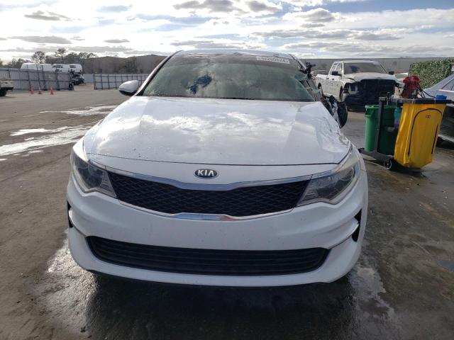 5XXGT4L34JG271419 - 2018 KIA OPTIMA LX WHITE photo 5