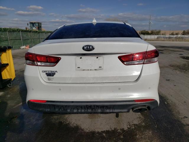 5XXGT4L34JG271419 - 2018 KIA OPTIMA LX WHITE photo 6